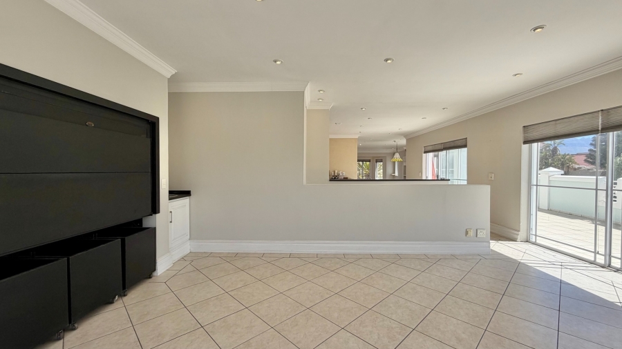 5 Bedroom Property for Sale in Greenways Golf Estate Western Cape